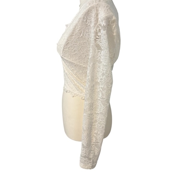 Stylish White Lace Top | Excellent Used Condition - Picture 3 of 8